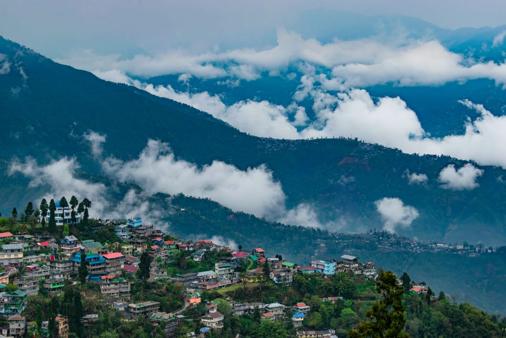 Darjeeling Travel Guide: The Queen of the Hills